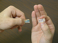 вставка-кабелей-в-разъем