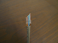 провода, вставленные в нагрузочную балку